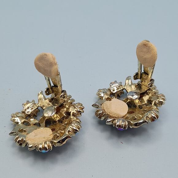 Vintage Arthur Pepper ART Pink Rhinestone Clip Earrings, Aurora Borealis, 1 1/8" - Picture 8 of 10